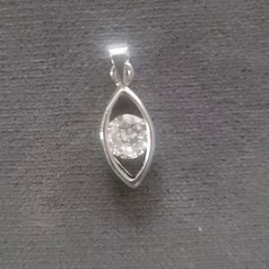 LOOK ELEGANT &CLASSIC IN THIS SILVER SPARKLING CUBIC CIRCONIA PENDANT